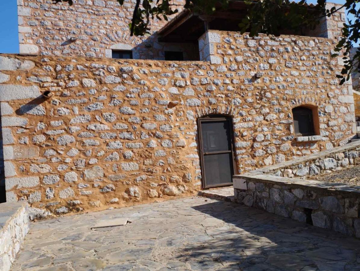 The Two Carob Trees, Traditional Stonehouse, Nikandri, Pirgos Diros Daire Lefkias Dış mekan fotoğraf