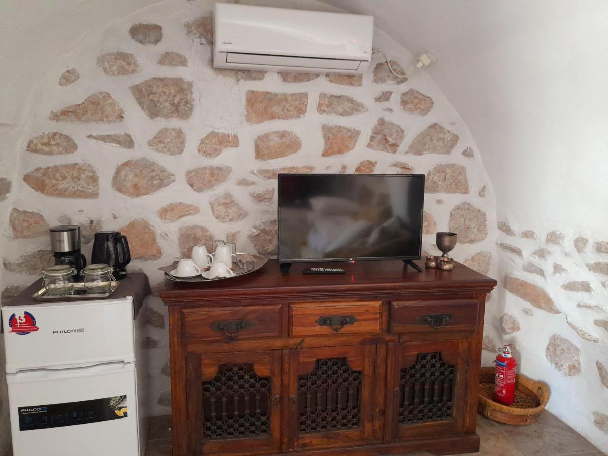 The Two Carob Trees, Traditional Stonehouse, Nikandri, Pirgos Diros Daire Lefkias Dış mekan fotoğraf