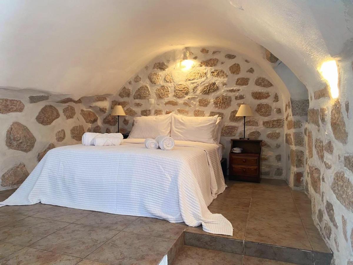 The Two Carob Trees, Traditional Stonehouse, Nikandri, Pirgos Diros Daire Lefkias Dış mekan fotoğraf